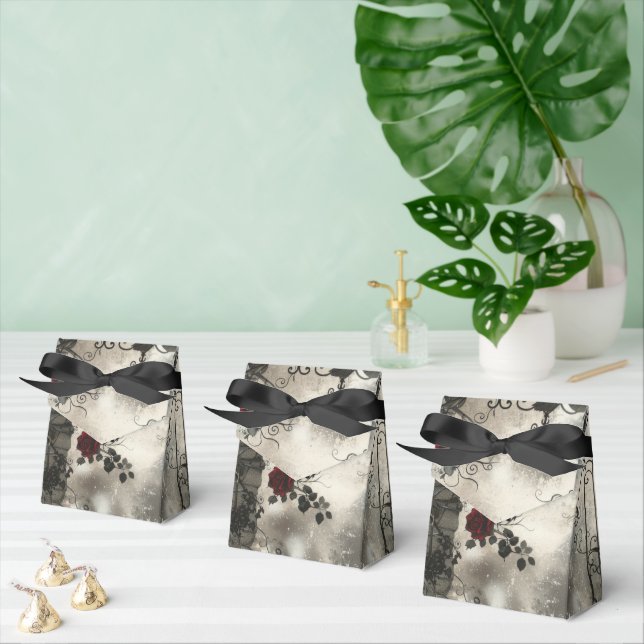 Victorian Gothic Garden Roses Pattern Favor Box (Multiple)