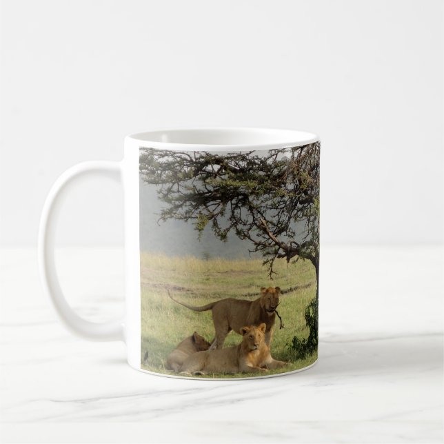 Vie avec la tasse de lions avec hors de la (Gauche)