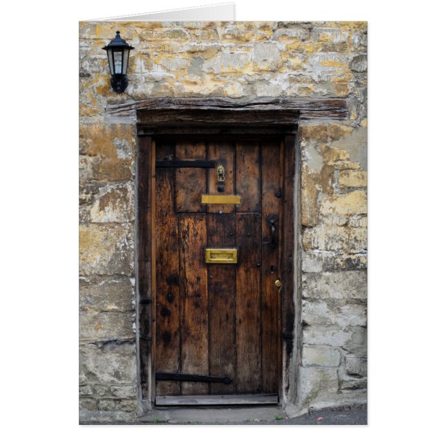 Vieille entrée principale en bois avec la lumière (Devant)