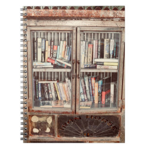 Vieille étagère à livres