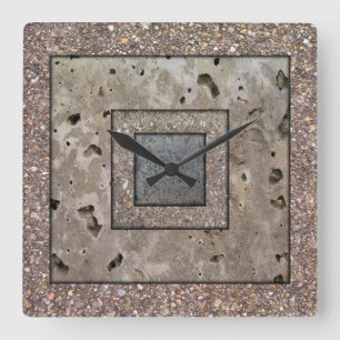 Vieille horloge murale de panneau de carré de