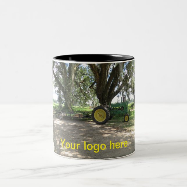 Vieille tasse de café verte de tracteur (Centre)