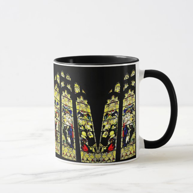 Vieille tasse de fenêtre d'église en verre souillé (Droite)