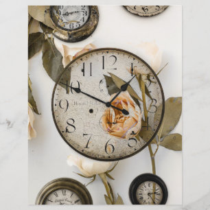 Vieux cadran et roses blanches et feuilles