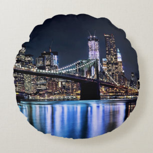 View of New York's Brooklyn bridge reflection Round Pillow