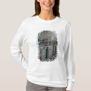 View of the interior of the Cavaillon T-Shirt