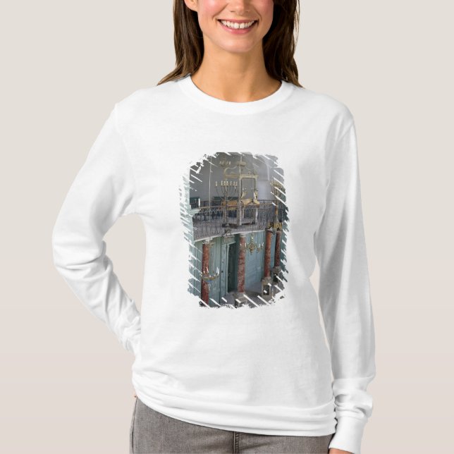 View of the interior of the Cavaillon T-Shirt (Front)
