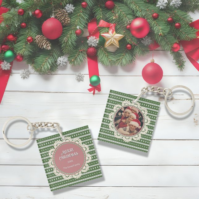 Vilain Noël Chic carré vert (Ugly Christmas Chic green-based square Keychains)
