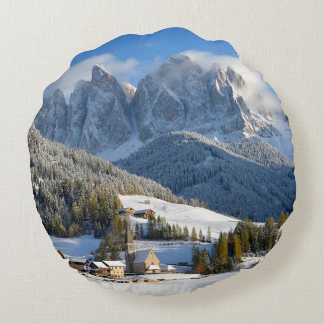 Village de dolomites dans le coussin rond d'hiver (Dos)