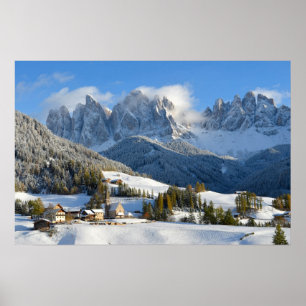 Village de dolomites en affiche d'hiver