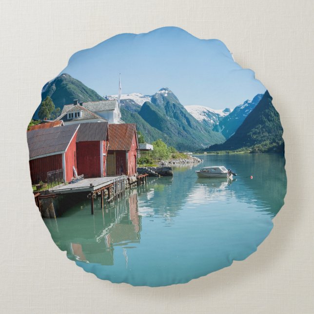 Village et un fjord dans le coussin rond de la (Dos)