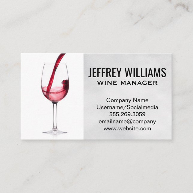 Vin Versé Dans Le Carte de visite De Verre (Devant)