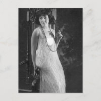 Vintage 1920s Women's Flapper Fashion