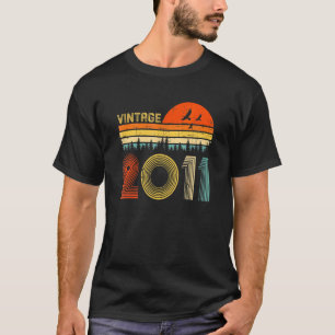 Vintage 2011 11th Birthday Men Women 11 Years Old T-Shirt