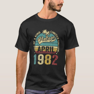 Vintage 40 Years Old April 1982 Decorations 40Th B T-Shirt