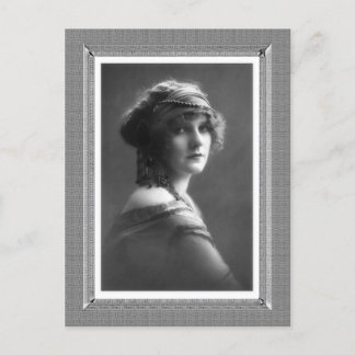 Vintage Beauty - Gypsy - in black & white Postcard