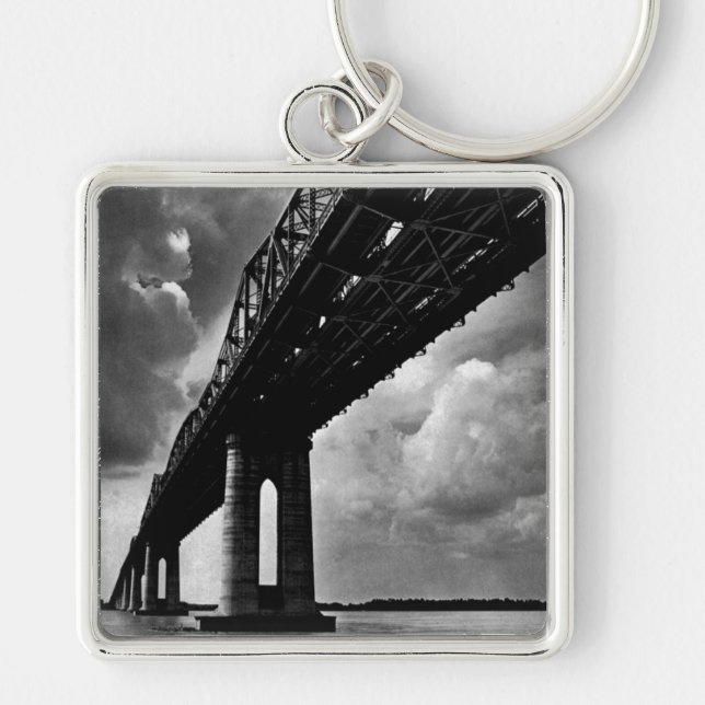 VINTAGE BLACK AND WHITE PHOTO  KEY CHAIN (Front)