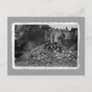 Vintage cards - WW2 men on hill
