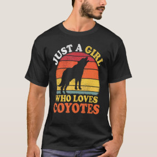 Vintage Coyote Animal  Just A Girl Who Loves Coyot T-Shirt