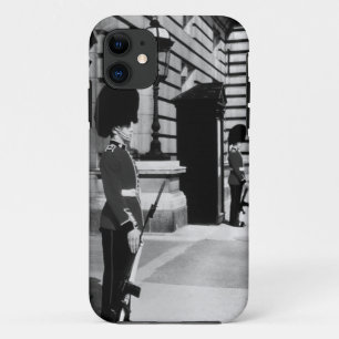 Vintage England London sentry at Buckingham iPhone 11 Case