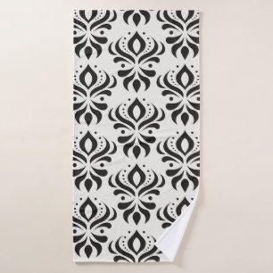 Vintage floral damask seamless pattern. Elegant ab Bath Towel