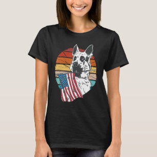 Vintage german shepherd dog holding a USA flag Ame T-Shirt