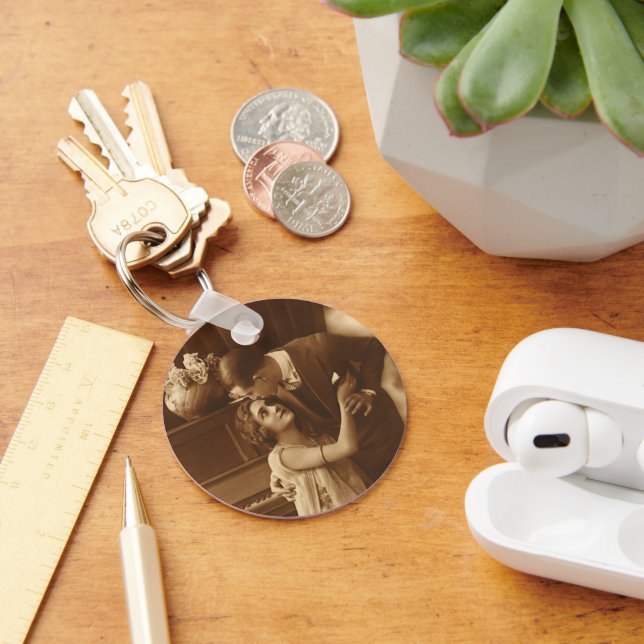 Vintage Lovers,  Love Romance Romantic Music Keychain (Desk)