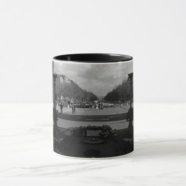 Vintage Paris Triumphal arch Unknown soldier Mug (Center)