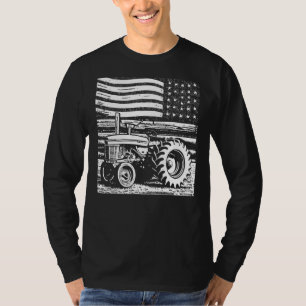 Vintage patriotic tractor on a farm - American fla T-Shirt