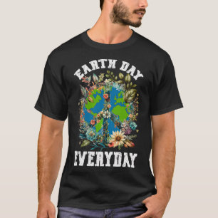 Vintage Peace sign Earth day Everyday T-Shirt