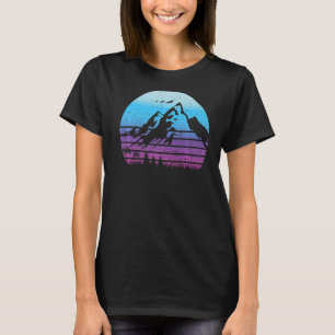 Vintage retro mountain for climbers and hikers   T-Shirt