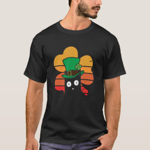 Vintage St Patrick's Day  Black Cat Wearing Ivy Ca T-Shirt