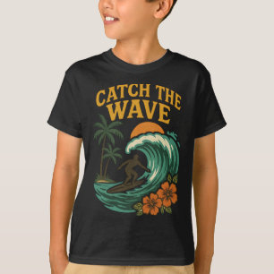Vintage Surf Catch The Wave Retro Wave Surfer Beac T-Shirt