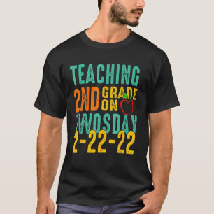 Vintage Teaching 2Nd Grade On Twosday 2-22-22 Febr T-Shirt