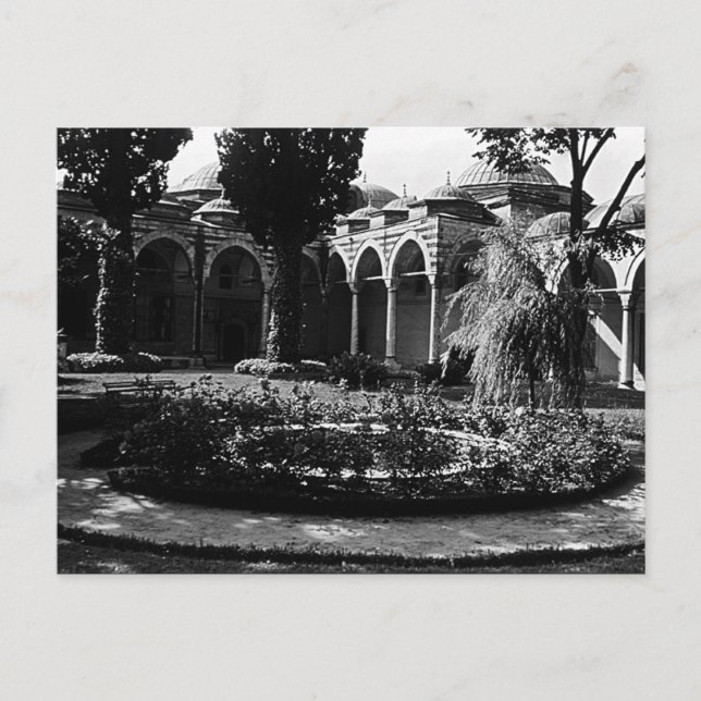 Vintage Turkey Istanbul Topkapi museum Postcard (Front)