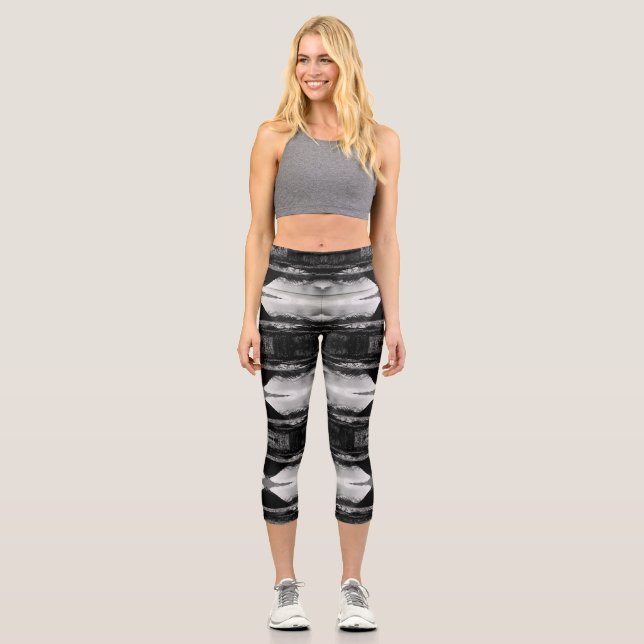 Vintage USA Alaska Matanuska glacier Capri Leggings (Front)