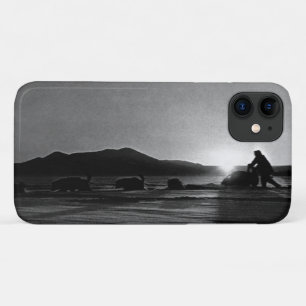Vintage USA Alaska Midnight sun mushing iPhone 11 Case
