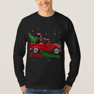 Vintage Wagon Christmass Tree on Car Xmas red Truc T-Shirt