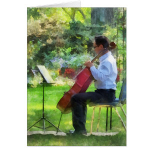 Violoncelliste dans le jardin