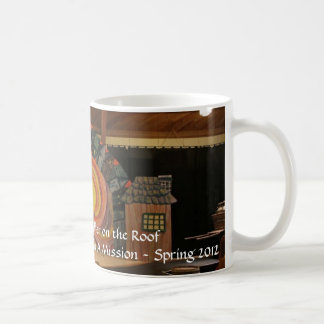 Violoneur sur la tasse de toit