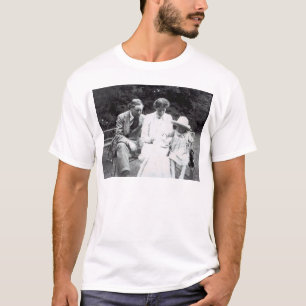 Virginia Woolf with Clive and Julian Bell, 1910 T-Shirt