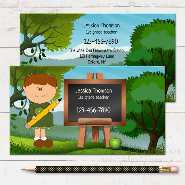 Visite Mignonne Paysage Chalkboard enseignant Carte de vi (A cute whimsical business card for a teacher in cartoon style in green nature with an apple)