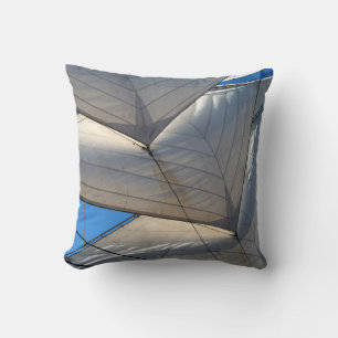 Voiles d'expédition réversible sur un Coussin