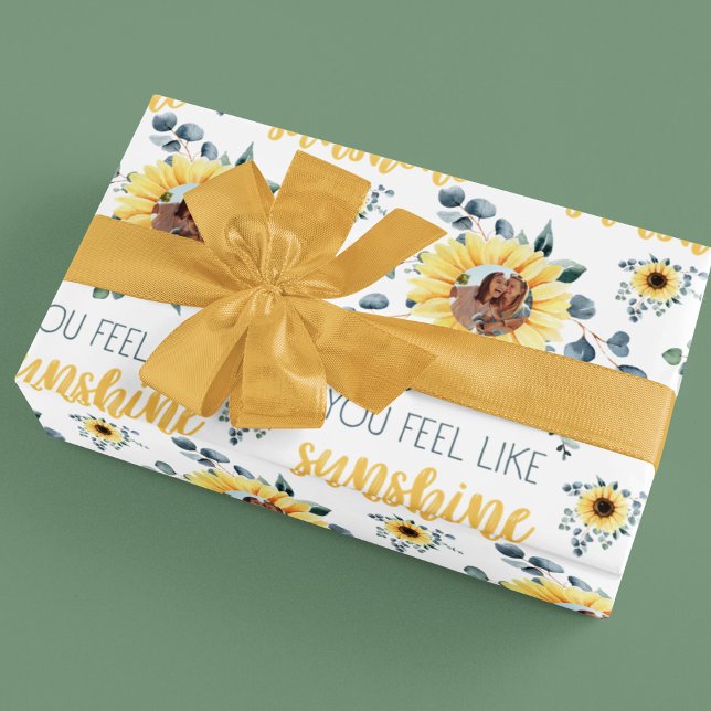 Vous Ressentez Comme Des Feuilles D'Enveloppement  (Let someone special know that they feel like sunshine with this sunflower photo wrapping paper! )