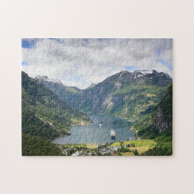 Vue de Geirangerfjord dans le puzzle denteux de la (Horizontal)