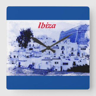 Vue de la vieille Ibiza sur une horloge murale