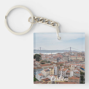 Vue sur la vieille ville de Lisbonne et le pont du