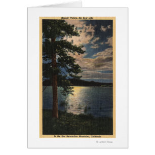 Vue sur le lac sur la Lune