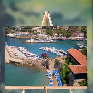 Vue sur le port, plage Mermerly dans la ville Anta