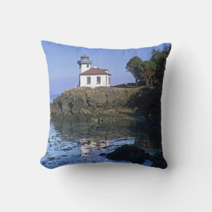 WA, San Juan Island, Lime Kiln lighthouse Throw Pillow